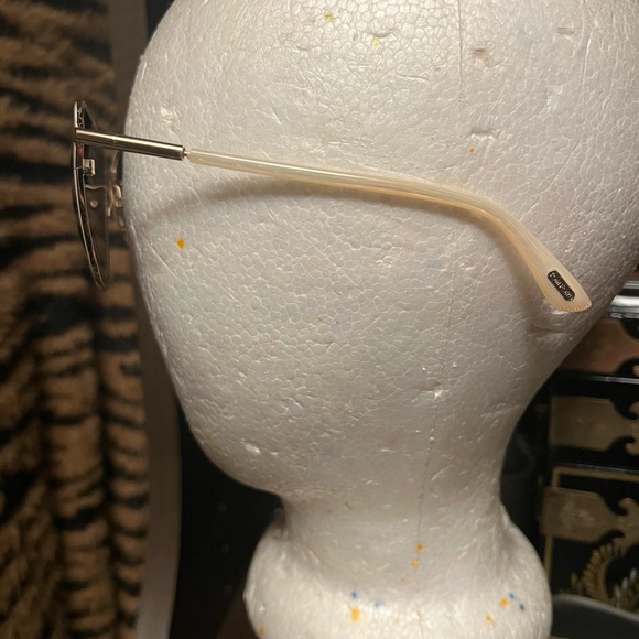 Tom Ford Penelope White Frame Sunglasses w/ smoky lense. - Picture 11 of 11